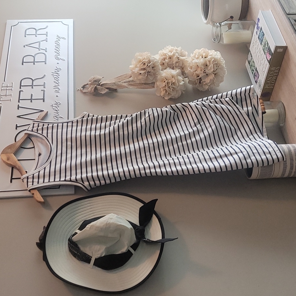 Women's sleeveless striped sundress